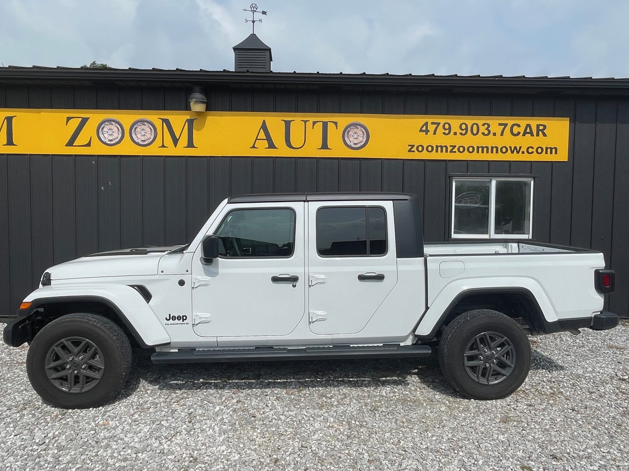 2024 White 4-Door Jeep Gladiator $676/month WAC