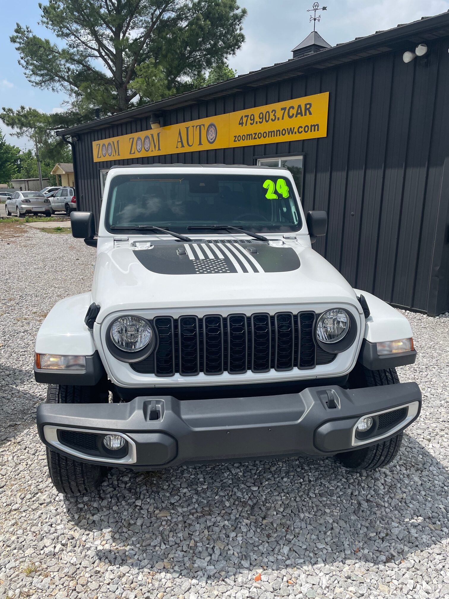 2024 White 4-Door Jeep Gladiator $676/month WAC - Image 2