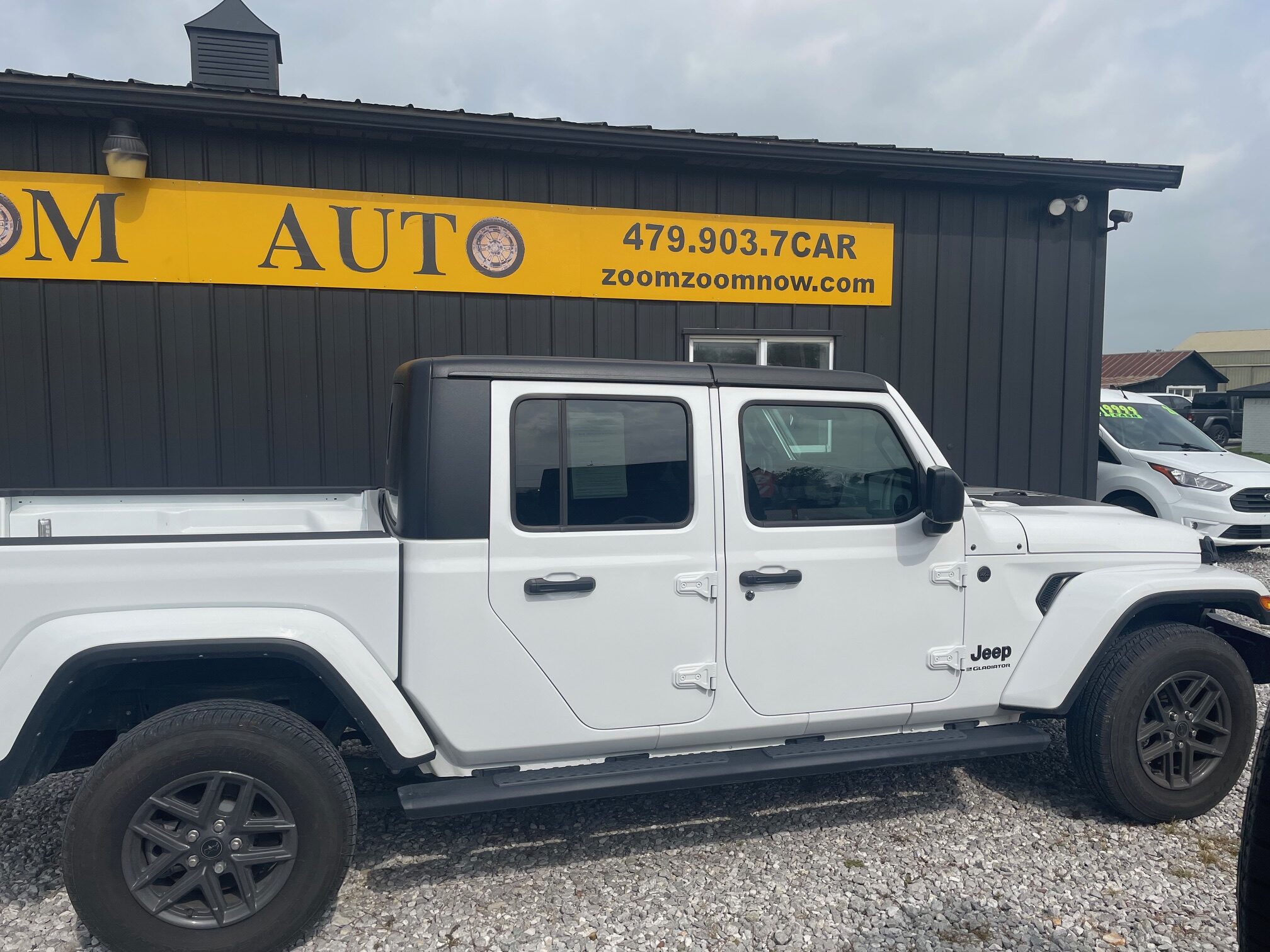 2024 White 4-Door Jeep Gladiator $676/month WAC - Image 4