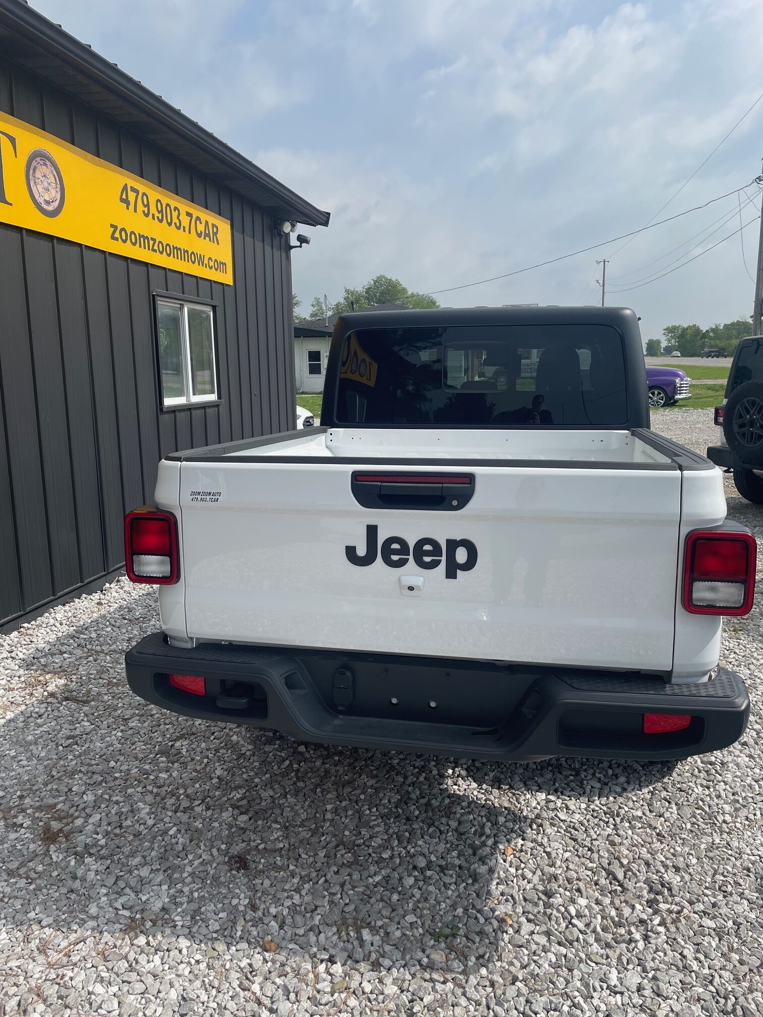2024 White 4-Door Jeep Gladiator $676/month WAC - Image 3